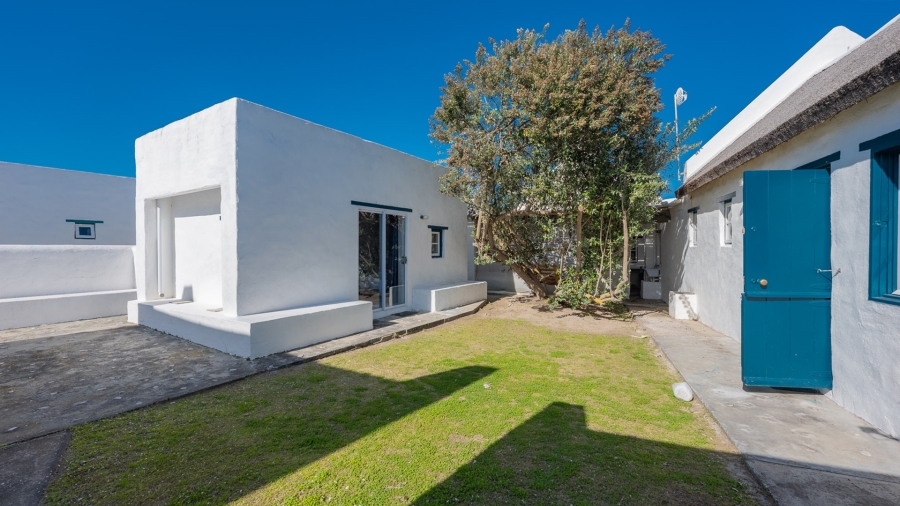 6 Bedroom Property for Sale in Struisbaai Western Cape